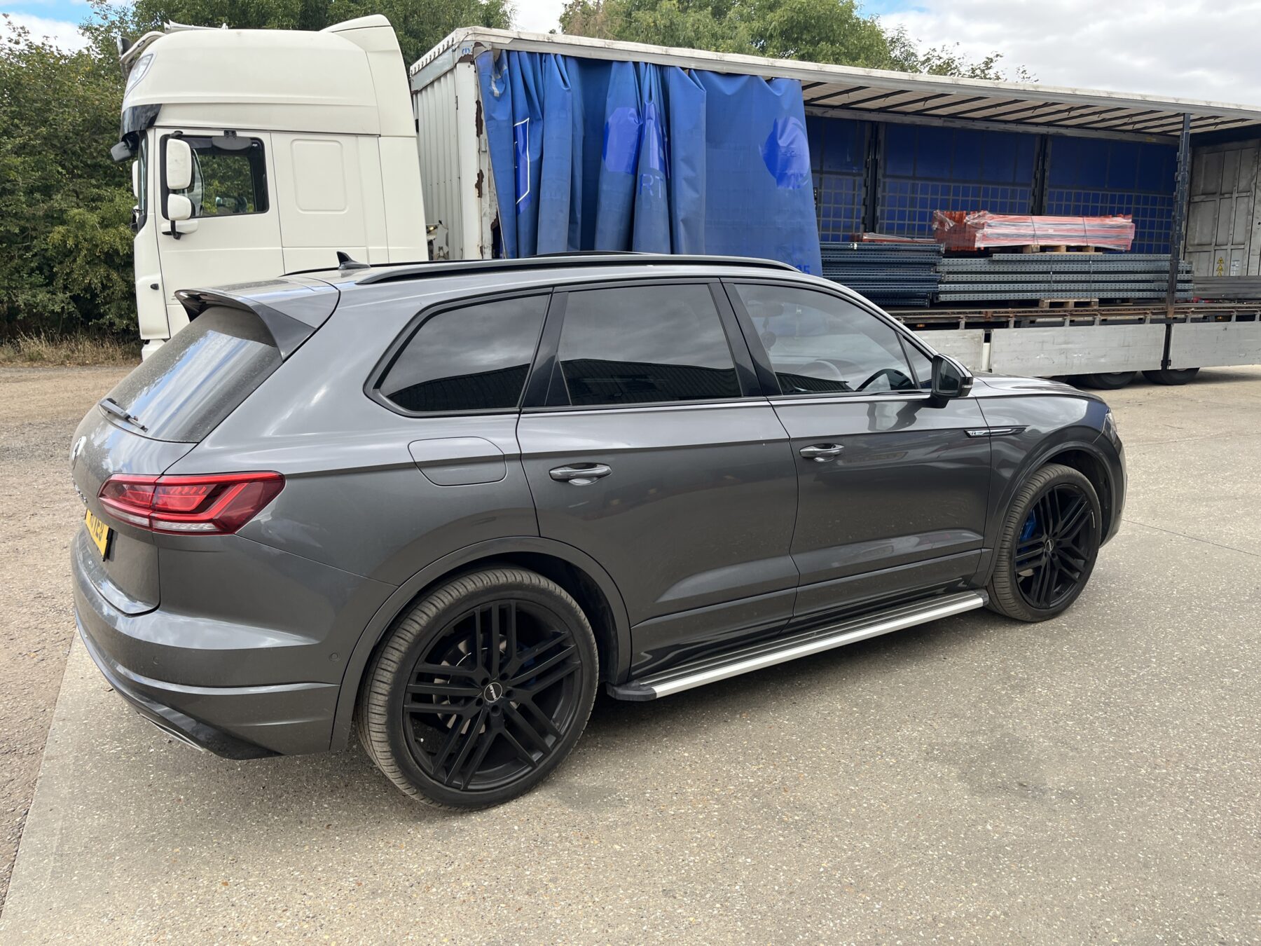 VW Touareg 3.0L V6 R-Line,<br>HGV Tractors/Trailers,<br>Forklift & Racking