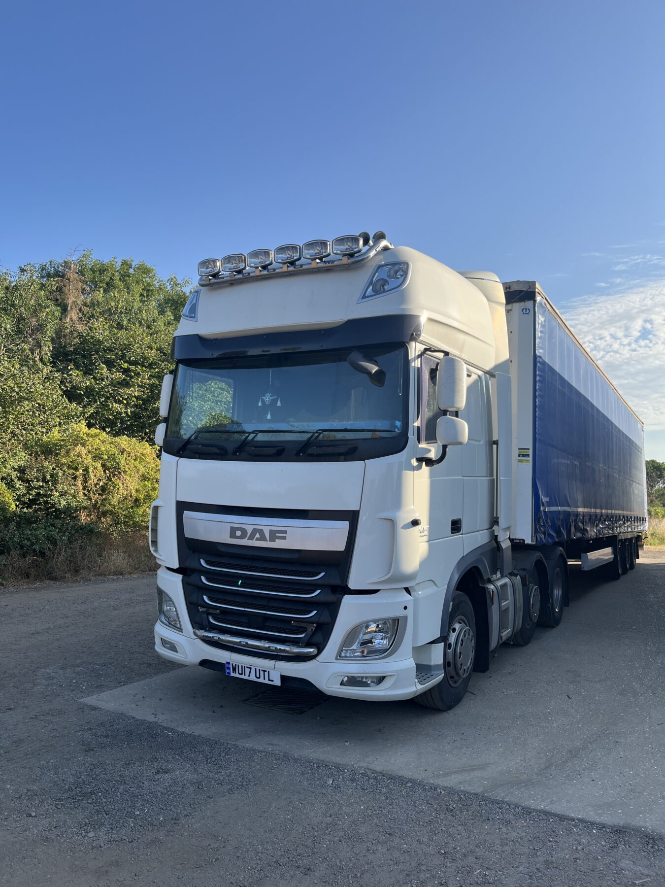VW Touareg 3.0L V6 R-Line,<br>HGV Tractors/Trailers,<br>Forklift & Racking