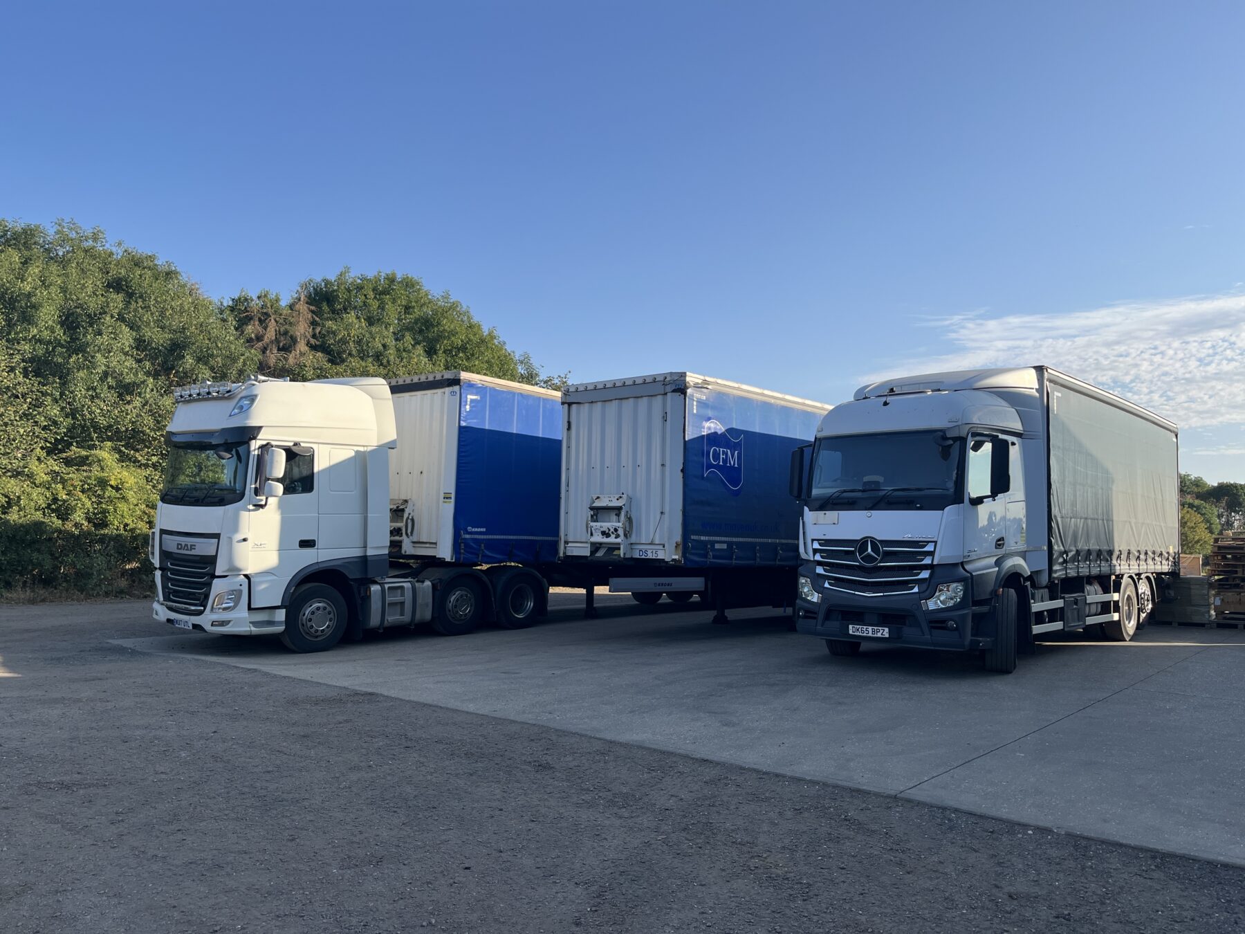 VW Touareg 3.0L V6 R-Line,<br>HGV Tractors/Trailers,<br>Forklift & Racking