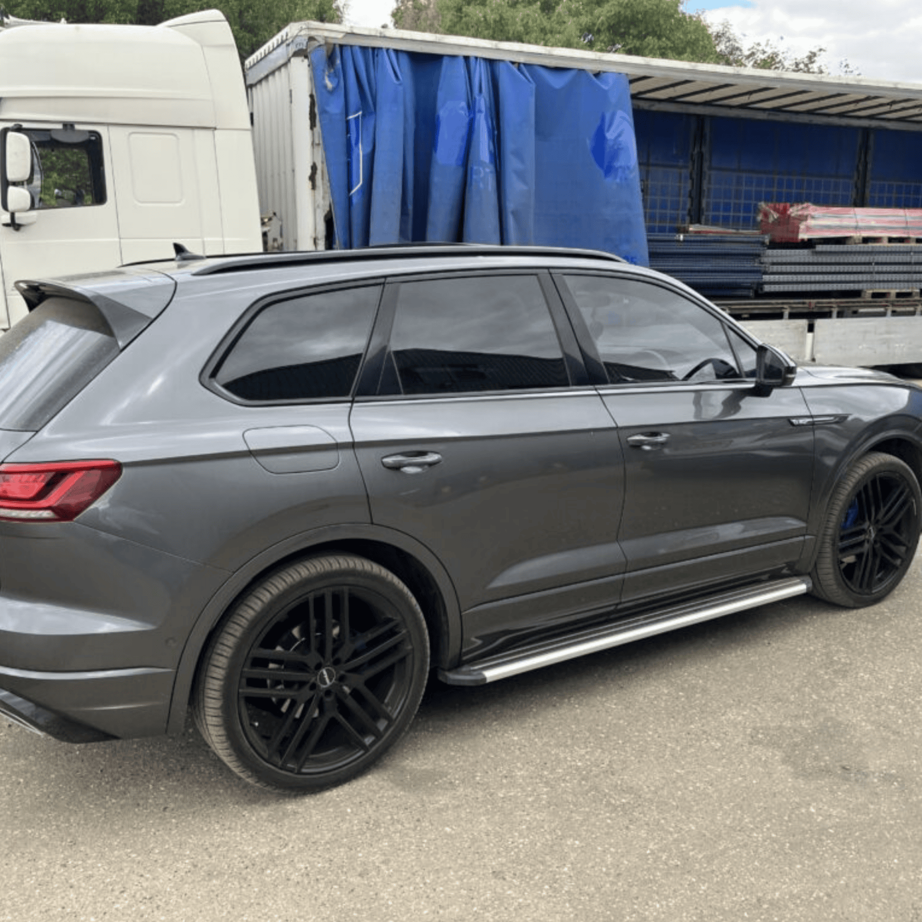 VW Touareg 3.0L V6 R-Line,<br>HGV Tractors/Trailers,<br>Forklift & Racking